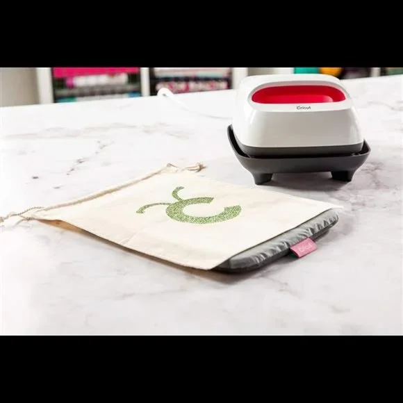 Cricut EasyPress Mat, Protective Heat-Resistant Mat [8" x 10"] - Picture 2 of 7